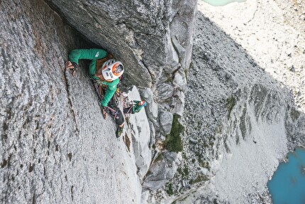 El Cohete, Rio Turbio IV, Patagonia, Argentina, Julia Cassou, Rocío Rodríguez Guiñazú, Fay Manners, Caroline North, Belén Prados - 'Apollo 13' on El Cohete, Rio Turbio IV (Patagonia): Fay Manners free climbing P9, a tricky pitch where you need to use all the resources you have! Crimps, chicken wing… - 6c+/7a