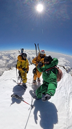 Nanga Parbat climbed, paraglided & skied by David Göttler, Tiphaine Duperier, Boris Langenstein