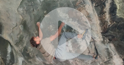 Video: Yannick Flohé flash su Foundation‘s Edge (8C)