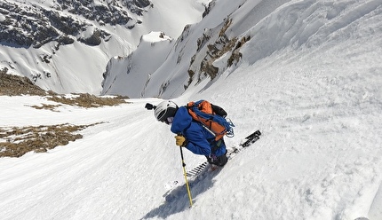 First complete ski decent of Pizzo Intermesoli East Face (Gran Sasso, Italy)