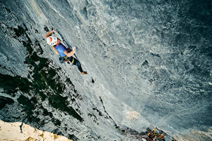 Lara Neumeier scala End of Silence (8b+, 360m) sul Feuerhorn
