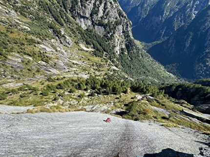 New multipitch in Valle del Ferro (Val Masino) by Giacomo Regallo, Marco Zanchetta