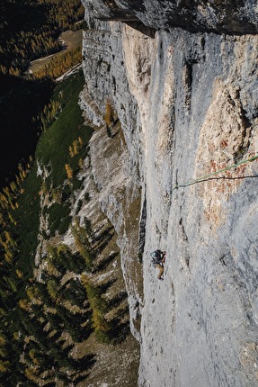 Thriller Col Becchei, Dolomites, Alberto De Giuli - Matteo Gabbrielli climbing ‘Thriller’ on Spalti di Col Becchei, Dolomites, autumn 2025 Thriller Col Becchei, Dolomites, Alberto De Giuli - Matteo Gabbrielli climbing ‘Thriller’ on Spalti di Col Becchei, Dolomites, autumn 2025