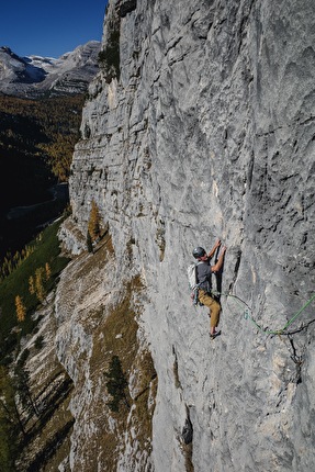 Thriller Col Becchei, Dolomites, Alberto De Giuli - Matteo Gabbrielli climbing ‘Thriller’ on Spalti di Col Becchei, Dolomites, autumn 2025 Thriller Col Becchei, Dolomites, Alberto De Giuli - Matteo Gabbrielli climbing ‘Thriller’ on Spalti di Col Becchei, Dolomites, autumn 2025
