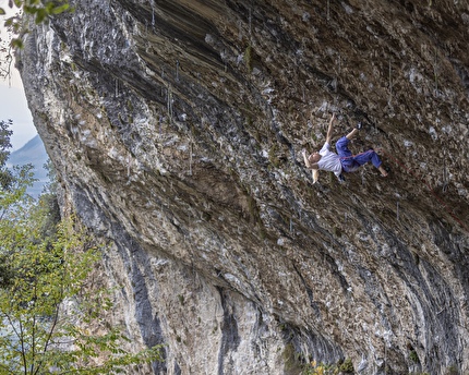 Janja Garnbret flashes Pure Dreaming (8c+/9a) at Arco, Italy