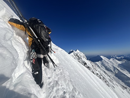 Aoraki / Mt Cook New Zealand, Ross Hewitt, Will Rowntree, Sam Smoothy - Sam Smoothy making the first ski descent of the 'Jones Route' on the east face of Aoraki / Mt Cook, New Zealand on 01/11/2025 Aoraki / Mt Cook New Zealand, Ross Hewitt, Will Rowntree, Sam Smoothy - Sam Smoothy making the first ski descent of the 'Jones Route' on the east face of Aoraki / Mt Cook, New Zealand on 01/11/2025