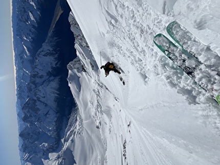 Aoraki / Mt Cook New Zealand, Ross Hewitt, Will Rowntree, Sam Smoothy - Sam Smoothy making the first ski descent of the 'Jones Route' on the east face of Aoraki / Mt Cook, New Zealand on 01/11/2025 Aoraki / Mt Cook New Zealand, Ross Hewitt, Will Rowntree, Sam Smoothy - Sam Smoothy making the first ski descent of the 'Jones Route' on the east face of Aoraki / Mt Cook, New Zealand on 01/11/2025