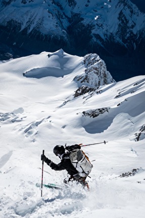 Aoraki / Mt Cook New Zealand, Ross Hewitt, Will Rowntree, Sam Smoothy - Ross Hewitt making the first ski descent of the 'Jones Route' on the east face of Aoraki / Mt Cook, New Zealand on 01/11/2025 Aoraki / Mt Cook New Zealand, Ross Hewitt, Will Rowntree, Sam Smoothy - Ross Hewitt making the first ski descent of the 'Jones Route' on the east face of Aoraki / Mt Cook, New Zealand on 01/11/2025