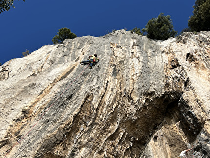 Costiera, Trieste - Furio Lagonigro climbing 'Rambo ext' (7c) in Costiera, Trieste, Italy Costiera, Trieste - Furio Lagonigro climbing 'Rambo ext' (7c) in Costiera, Trieste, Italy