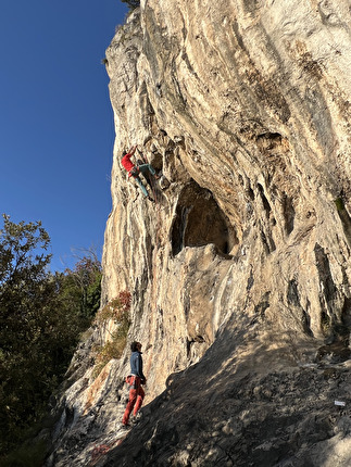 Costiera, Trieste - Dean Pertot climbing 'La Mela' (6c) in Costiera, Trieste, Italy Costiera, Trieste - Dean Pertot climbing 'La Mela' (6c) in Costiera, Trieste, Italy