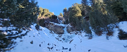 Ponte delle Vacche, Alpi Orobie, Eraldo Meraldi, Augusto Rossi - La salita di 'Cascata Lunga', Ponte delle Vacche, Alpi Orobie (Eraldo Meraldi, Augusto Rossi) Ponte delle Vacche, Alpi Orobie, Eraldo Meraldi, Augusto Rossi - La salita di 'Cascata Lunga', Ponte delle Vacche, Alpi Orobie (Eraldo Meraldi, Augusto Rossi)