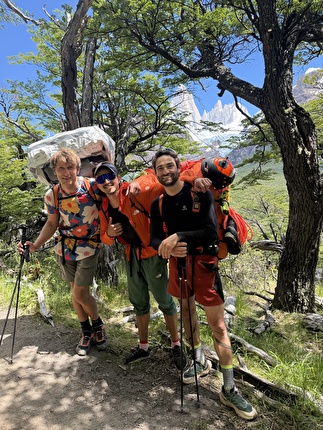 Fitz Roy Patagonia BASE jump, Boris Egorov, Konstantin Jäämurd, Vladimir Murzaev - Prior to the first BASE jump off Fitz Roy (Cerro Chaltén) in Patagonia (Boris Egorov, Konstantin Jäämurd, Vladimir Murzaev 07/01/2026) Fitz Roy Patagonia BASE jump, Boris Egorov, Konstantin Jäämurd, Vladimir Murzaev - Prior to the first BASE jump off Fitz Roy (Cerro Chaltén) in Patagonia (Boris Egorov, Konstantin Jäämurd, Vladimir Murzaev 07/01/2026)
