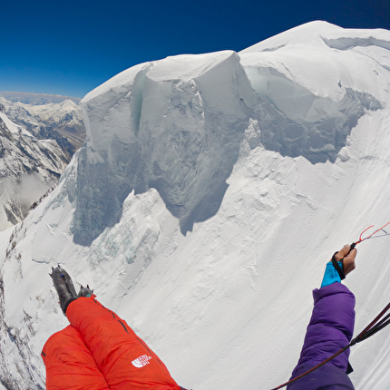 Benjamin Védrines K2 - Benjamin Védrines flying over the Bottleneck of K2 on 28/07/2024 after having climbed the second highest mountain in the world in 11 hours Benjamin Védrines K2 - Benjamin Védrines flying over the Bottleneck of K2 on 28/07/2024 after having climbed the second highest mountain in the world in 11 hours