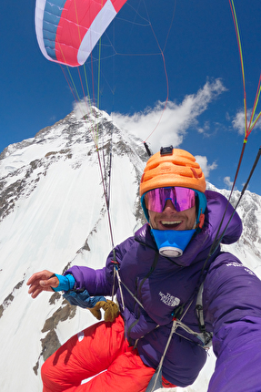 Benjamin Védrines K2 - Benjamin Védrines flying off the summit of K2 on 28/07/2024 after having climbed the second highest mountain in the world in 11 hours Benjamin Védrines K2 - Benjamin Védrines flying off the summit of K2 on 28/07/2024 after having climbed the second highest mountain in the world in 11 hours
