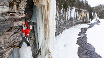 Festiglace HDry - HDry takes part in the Festiglace ice climbing meeting in Canada Festiglace HDry - HDry takes part in the Festiglace ice climbing meeting in Canada