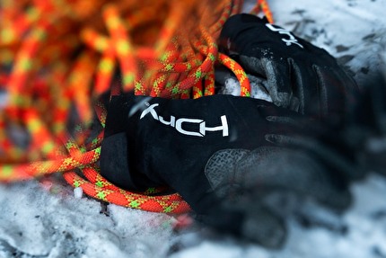 Festiglace HDry - HDry takes part in the Festiglace ice climbing meeting in Canada Festiglace HDry - HDry takes part in the Festiglace ice climbing meeting in Canada