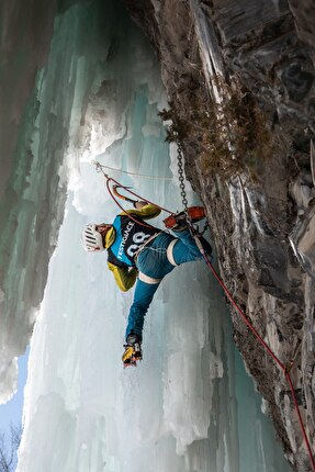 Festiglace HDry - HDry takes part in the Festiglace ice climbing meeting in Canada Festiglace HDry - HDry takes part in the Festiglace ice climbing meeting in Canada