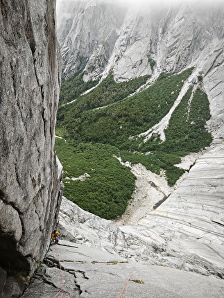 Cochamó valley Chile, Cerro Walwalun, Mirco Grasso, Jernej Kruder - Making the first ascent of 'Tarock' on Cerro Walwalün in Cochamó valley, Chile (Mirco Grasso, Jernej Kruder 02/2026) Cochamó valley Chile, Cerro Walwalun, Mirco Grasso, Jernej Kruder - Making the first ascent of 'Tarock' on Cerro Walwalün in Cochamó valley, Chile (Mirco Grasso, Jernej Kruder 02/2026)