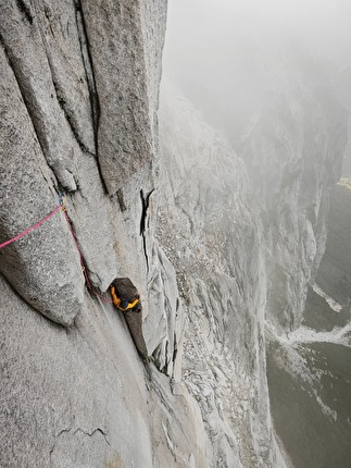 Cochamó valley Chile, Cerro Walwalun, Mirco Grasso, Jernej Kruder - Making the first ascent of 'Tarock' on Cerro Walwalün in Cochamó valley, Chile (Mirco Grasso, Jernej Kruder 02/2026) Cochamó valley Chile, Cerro Walwalun, Mirco Grasso, Jernej Kruder - Making the first ascent of 'Tarock' on Cerro Walwalün in Cochamó valley, Chile (Mirco Grasso, Jernej Kruder 02/2026)
