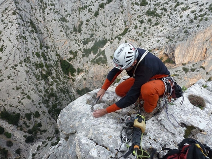 Hotel Supramonte, do masterpieces age? The story of extraordinary maintenance of an extraordinary climb