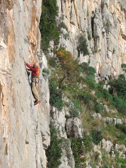 Arrampicare a Sperlonga sull' Avancorpo di Sinistra