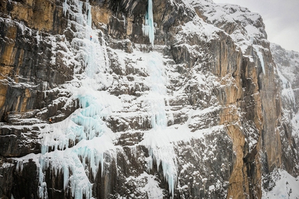 Dani Arnold, maratona di arrampicata su ghiaccio sulla Breitwangflue