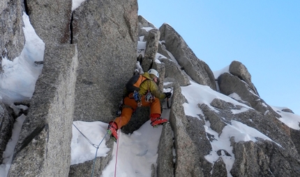 Jottnar, new ice and mixed climb on Aiguille Du Midi