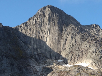 Blåmann Wall, aid climbing up Atlantis on Kvaløya Island, Norway