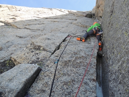 Aiguille du Plan, prima libera del diedro Bonington - Tejada-Flores per Pesce e Mercier