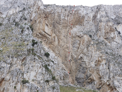Monte Gallo, Sicily - Robert Jasper and Jörn Heller during the first ascent of Last Minute (7c/c+, 200m), Monte Gallo, Sicily