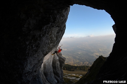 Stortoland, nuova falesia di drytooling al Monte Dolada