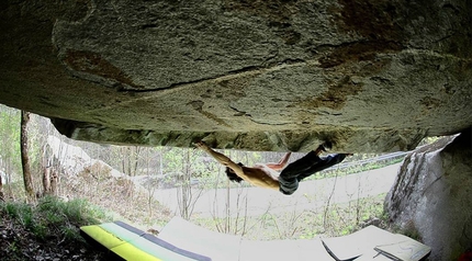 Niccolò Ceria, Gaby bouldering in Valle d'Aosta - Niccolò Ceria making the first ascent of Ziqqurat 8C at Gaby in Valle d’Aosta, Italy