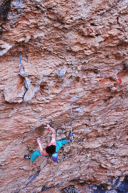 Watch Simon Lorenzi establish Big Conviction 8C+ at Fontainebleau