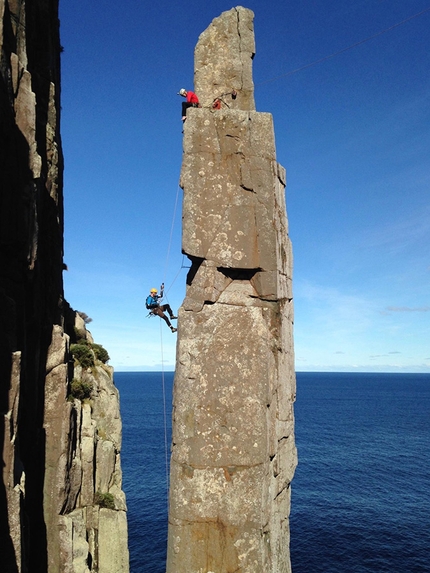 Paul Pritchard in vetta al 'suo' Totem Pole in Tasmania