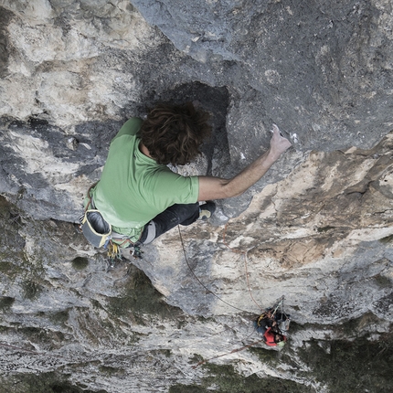 Buco del Piombo, Valle Bova, arrampicata, Matteo Colico, Paolo Marazzi, Luca Schiera - Luca Schiera sul terzo tiro di Grazie Ganesh, Buco del Piombo