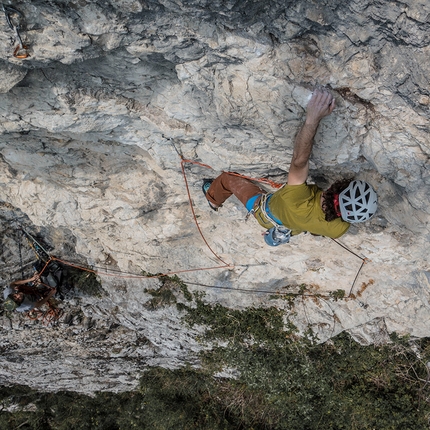 Buco del Piombo, Valle Bova, arrampicata, Matteo Colico, Paolo Marazzi, Luca Schiera - Paolo Marazzi sul secondo tiro di Grazie Ganesh, Buco del Piombo