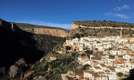 Chulilla in Spain, thoughts about this world-class climbing destination. By Maurizio Oviglia