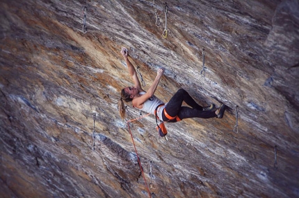 Julia Chanourdie climbs Ground Zero at Tetto di Sarre