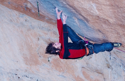 Seb Bouin makes flash first ascent of 8c+ 'Baise moi