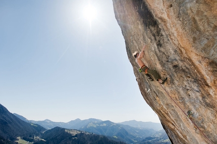 Adam Ondra - Adam Ondra climbing Goldrake 9a+ at Cornalba