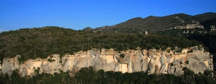 Climbing meeting at Buoux Face Ouest