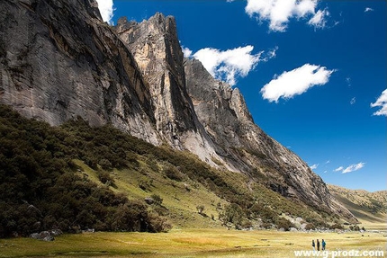 Nevado Shaqsha: 2 vie nuove per la spedizione italiana 'Cordillera 2010'