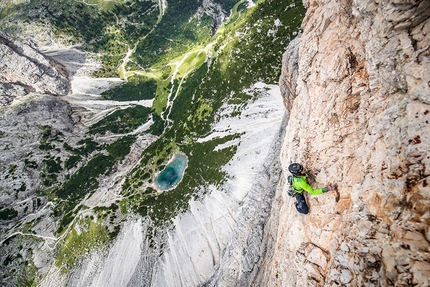 Simon Gietl quests Can you hear me? on Cima Scotoni in the Dolomites