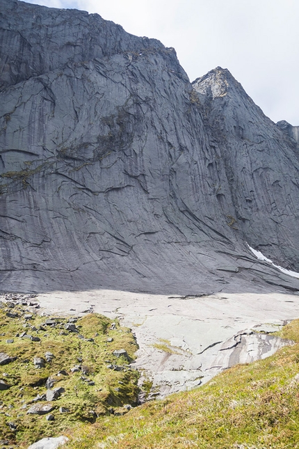 Lofoten Norway - The Human Timeline, East Face of Stamprevtinden South Peak, Lofoten Islands, Norway (Bernat Bilarrassa, Gerber Cucurell, Jordi Esteve 25/05/2019)