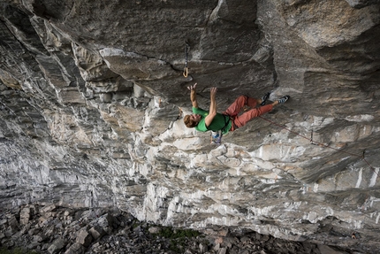 Sébastien Bouin - Seb Bouin repeating Move at the Hanshelleren cave in Flatanger, Norway, established in 2013 by Adam Ondra. 