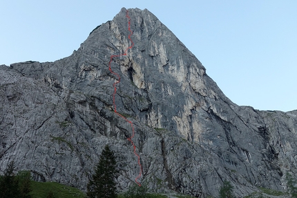 Martin Feistl - Il tracciato di Flugmeilengenerator sulla Schwarze Wand nel massiccio del Wetterstein in Germania, aperto da Martin Feistl in solitaria e dal basso