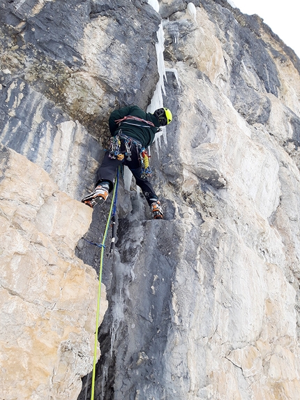Vallunga, Dolomiti - Martin Sieberer inizia ad aprire Seitensprung in Vallunga, Dolomiti, insieme a Simon Messner