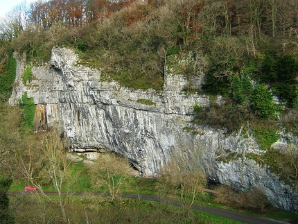 Raven Tor, rock climbing in the Peak District, England