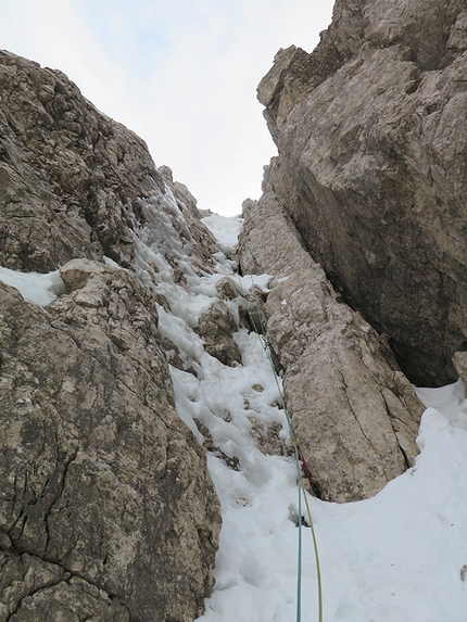 Zoldo Dolomites, Rocchetta Alta di Bosconero - Making the first ascent of Apus up Rocchetta Alta di Bosconero in the Zoldo Dolomites (Mirco Grasso, Alvaro Lafuente 16/02/2020)