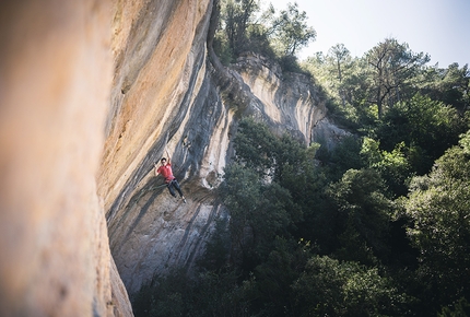 Will Bosi - William Bosi making the first ascent of King Capella at Siurana, Spain. The 22-year-old has proposed the grade of 9b+.